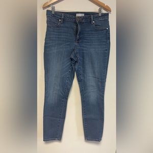 Loft Curvy Skinny Ankle Jeans. Size 10.